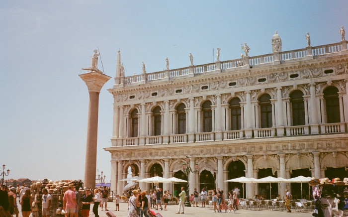 Venice, Italy / Pexels: Oxalif