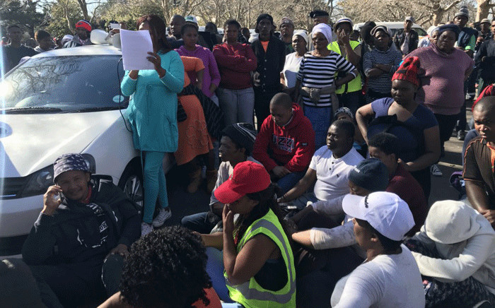 FILE: Westlake residents hand over a memorandum of demands to ward councillor Penny East on 4 June 2018. Picture: Kaylynn Palm/EWN.