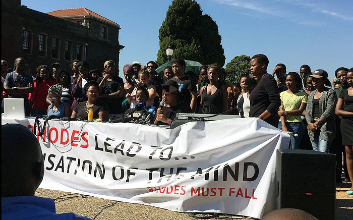 FILE: UCT students gather at the Jameson Hall staircase to discuss their next move in the Rhodes Must Fall Movement. Picture: Masa Kekana/EWN