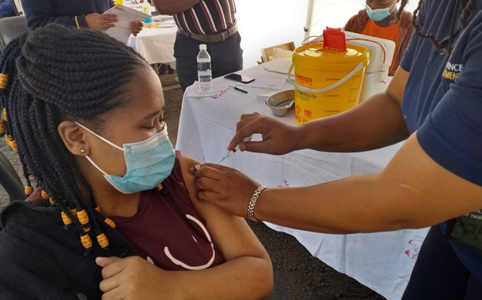 FILE: Nomvelo Radebe (22) from Soweto received her COVID-19 vaccine jab at Bara Taxi Rank. Picture: Department of Health.