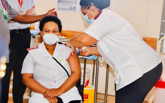 FILE: Nurse Zoliswa Gidi-Dyosi was the first person in South Africa to receive the Johnson & Johnson COVID-19 vaccine on Wednesday, 17 February 2021. Picture: Siya Duda.