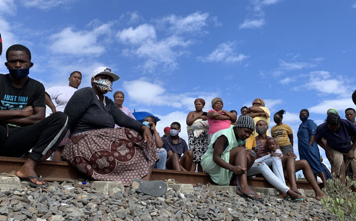 Residents of the Lockdown informal settlement on the railway line. Picture: Kaylynn Palm/Eyewitness News