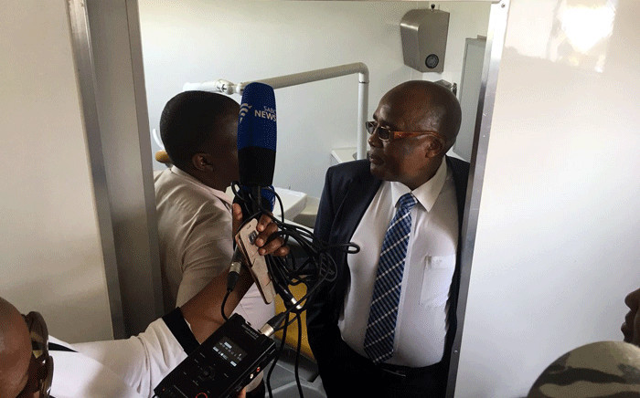 Health Minister Aaron Motsoaledi visited the Mediosa mobile clinic in the North West on 2 March 2018. Picture: Hitekani Magwedze/EWN.