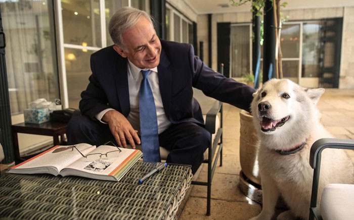 Isreali Prime Minister Benjamin Netanyahu & his dog Kaiya. Picture: @netanyahu via Twitter. 