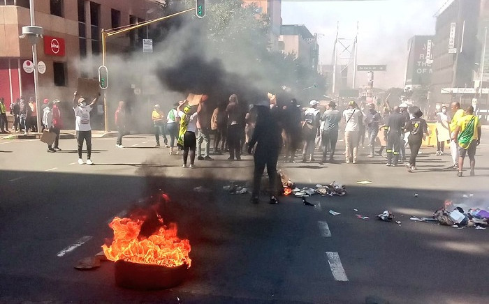 Protest action by students in the Braamfontein Precinct. Jorrisen, Bertha & De Korte Str affected. Picture: @JoburgMPD/Twitter.