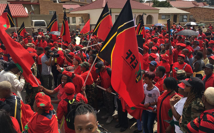 Economic Freedom Fighters supporters outside the home of lat struggle stalwart Winnie-Madikizela Mandela on Tuesday 3 April 2018. Picture: Ihsaan Haffajee/EWN