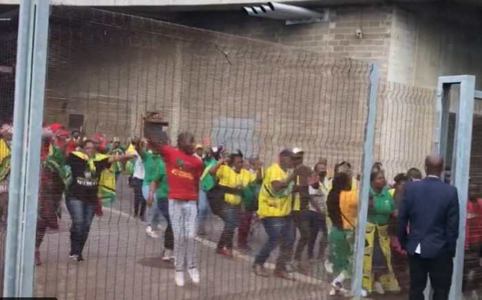 SCREENGRAB: Disruptions at the Moses Mabhida Stadium. ANC and EFF supporters are seen making their way inside the but EFF councillors are preventing their members from coming inside. Picture: Nhlanhla Mabaso/Eyewitness News.