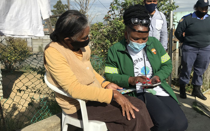 Western Cape Health MEC Nomafrench Mbombo (right) helps Paarl resident Spasie Daniels (84) register for the COVID-19 vaccine on 13 May 2021. Picture: Kevin Brandt/Eyewitness News