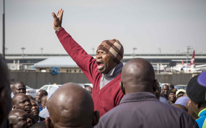 FILE: Metered taxi drivers meet at the OR Tambo airport to discuss their way forward from after they blocked main roads to the airport in protest of Uber. Picture: Thomas Holder/EWN.
