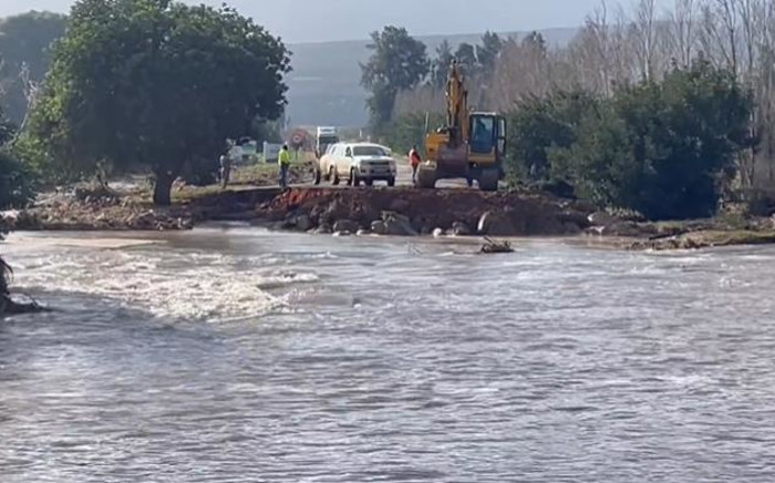 A farm bridge that earlier provided access to the town of Citrusdal in the Western Cape has been closed again, on 20 June 2023. Picture: Kevin Brandt/Eyewitness News