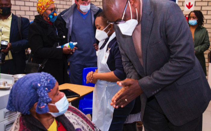 Gauteng Premier David Makhura during a visit to the Chris Hani Baragwanath Hospital on 12 June 2021, where Acting Health Minister Mmamolo Kubayi-Ngubane had been to assess progress in the vaccination campaign in the province. Picture: Twitter/@GautengProvince
