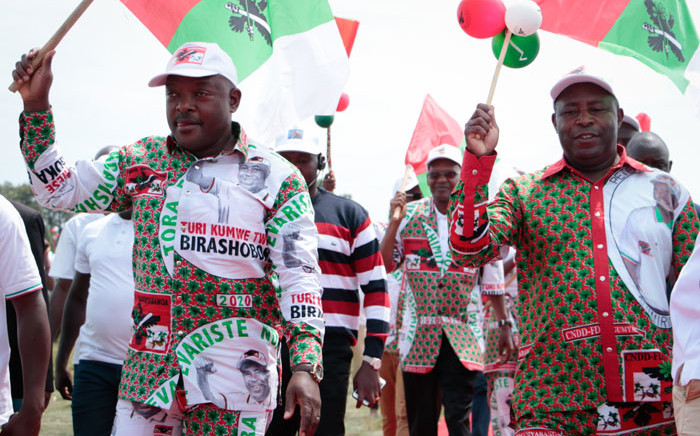 Burundi’s incumbent president Pierre Nkurunziza (L) and Evariste Ndayishimiye, presidential candidate of the ruling party, the National Council for the Defense of Democracy - Forces for the Defense of Democracy (CNDD-FDD), react to supporters during the last day of their campaign in Bujumbura, Burundi, on 16 May 2020, ahead of the presidential and general election scheduled for 20 May 2020 despite the coronavirus pandemic. Picture: AFP