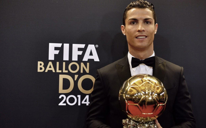 Cristiano Ronaldo posing with his Fifa Ballon d’Or award he won on 12 January 2015. Picture: Cristiano Ronaldo official Facebook page.