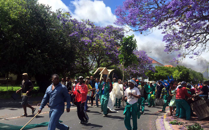 Stellenbosch University employees are striking over wages & have blocked some roads in the town. Picture: Aletta Harrison/EWN. 