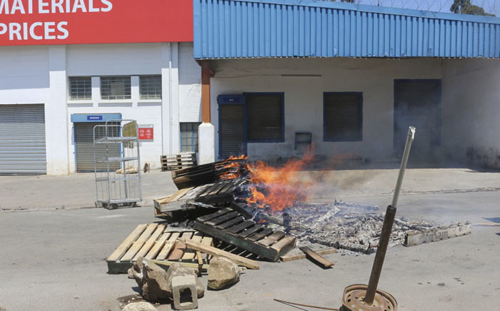 Barricades are seen in a road during a protest in Mbabane, on 21 October 2021. At least 80 people were injured in eSwatini on 20 October 2021, a union leader said, as security forces cracked down on escalating pro-democracy protests in Africa's last absolute monarchy. Picture: AFP