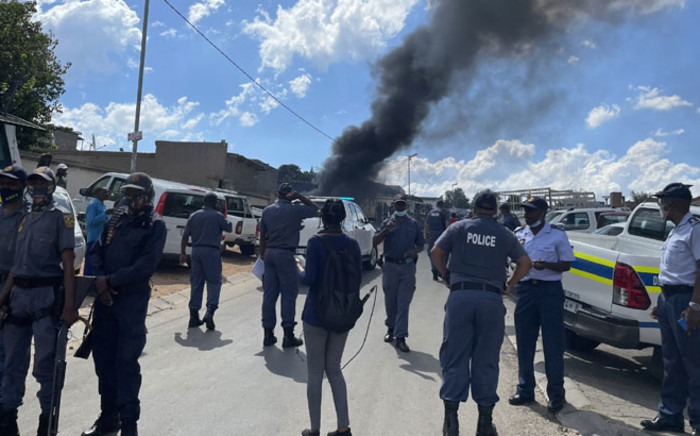 Police monitor protest action in Diepsloot on 6 April 2022. Picture: Masechaba Sefularo/Eyewitness News
