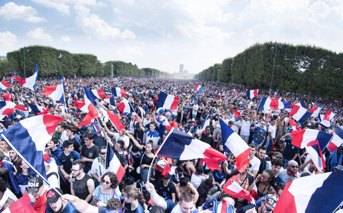 Hundreds of thousands of ecstatic French fans celebrating the return of their World Cup winning football team. Picture: @equipedefrance/Twitter