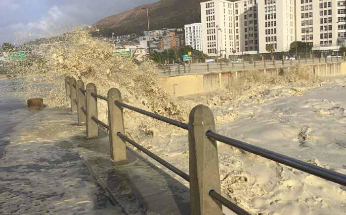 Sea Point promednade during a storm. Picture: Christa Eybers/EWN