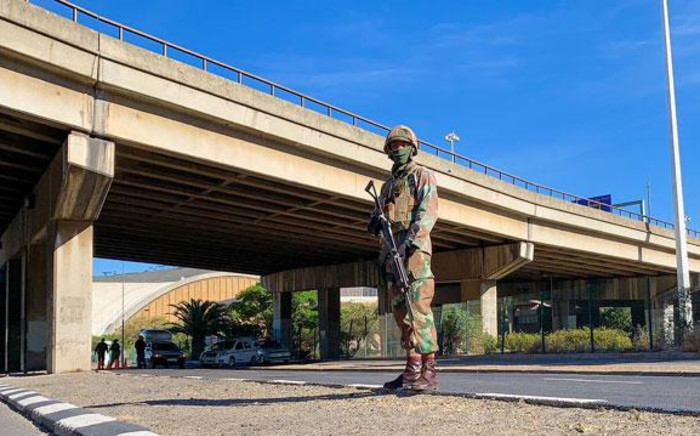 An SANDF soldier at a roadblock in Woodstock, Cape Town on 27 March 2020. Picture: Kaylynn Palm/EWN