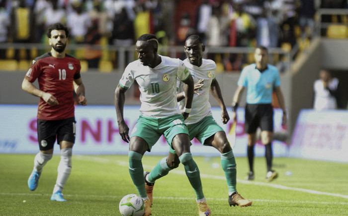 Senegal's Sadio Mane (C) controls the ball during the World Cup 2022 qualifying football match between Senegal and Egypt at the Me Abdoulaye Wade Stadium in Diamniadio on 29 March 2022. Picture: SEYLLOU/AFP