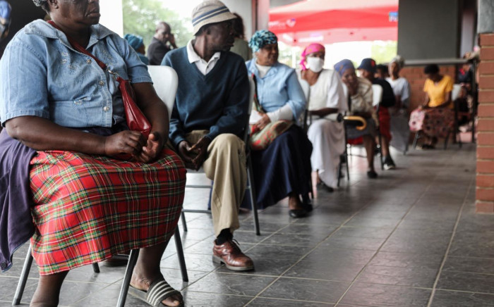 The elderly practice social distancing while waiting to collect their Sassa grants from the Diepsloot Mall. Picture: Kayleen Morgan/EWN