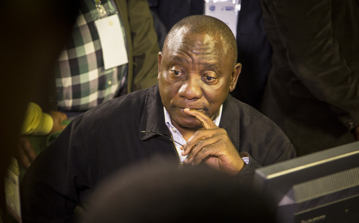 ANC Deputy President Cyril Ramaphosa takes a look at the official results board of the 2016 local government elections in the IEC national results center in Pretoria on 5 August 2016. Picture: Reinart Toerien/EWN