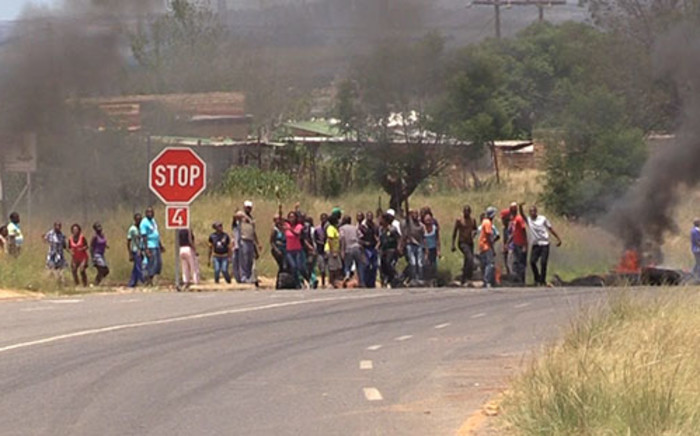 FILE: Violence broke out at Zithobeni township in Bronkhorstpruit on Friday 31 January. Residents staged running battles with the police throughout the day. Picture: Vumani Mkhize/EWN.