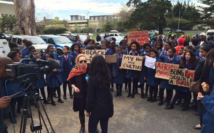 Sans Souci Girls High teacher Sarah Evans has pledged her support for learners protesting against the school’s language and hair policy. Picture: Monique Mortlock/EWN.