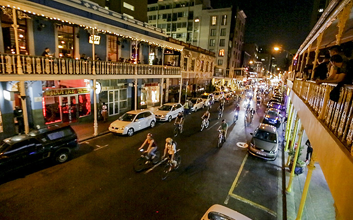 Hundreds of cyclists pour down Long Street on 4 February 2015 as part of the monthly Moonlight Mass night ride in Cape Town. Picture: EWN