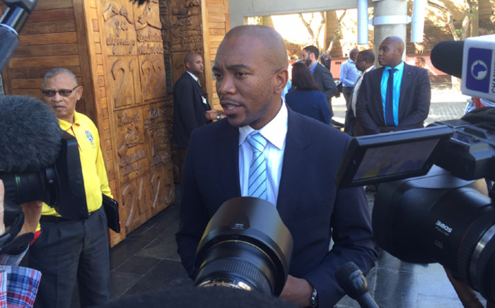 DA leader Mmusi Maimane speaks to the media at the Constitutional Court after the judgment on the Nkandla matter. Picture: Vumani Mkhize/EWN.