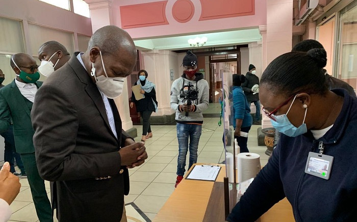 Health Minister Zweli Mkhize (L) arriving at the Tshwane District Hospital on 10 July 2020 to assess preparedness for the surge in COVID-19 infections in Gauteng. Picture: @DrZweliMkhize/EWN