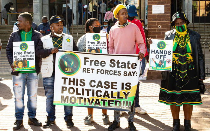 ANC supporters of former Mangaung mayor, Olly Mlamleli, gather outside the Bloemfontein Magistrates Court on 2 September 2020 where the former mayor is expected to appear on corruption charges related to a mult-million rand Free State asbestos removal project. Picture: Xanderleigh Dookey/EWN
