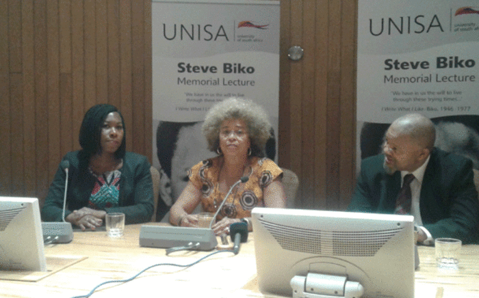 CEO of the Steve Biko Foundation Obenewa Amponsah, Professor Angela Davis and Vice Chancellor of Unisa Mandla Makhanya. Picture: Neo Koza/EWN.