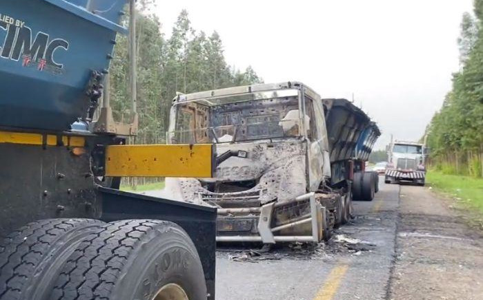 One of two trucks set alight on the N2 highway in eMpangeni, KwaZulu-Natal on 10 July 2023. Picture: Nhlanhla Mabaso/Eyewitness News
