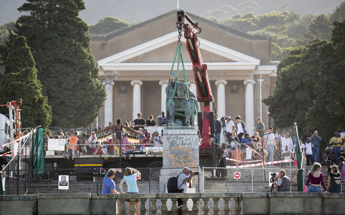 FILE: The statue of Cecil John Rhodes is being removed from UCT on 9 April 2015. Picture: Aletta Gardner/EWN