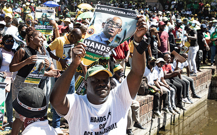 Supporters of ANC secretary-general Ace Magashule gathered outside the Bloemfontein Magistrates Court as he appeared for his fraud, corruption and money laundering case on 19 February 2021. Picture: Xanderleigh Dookey-Makhaza/Eyewitness News.