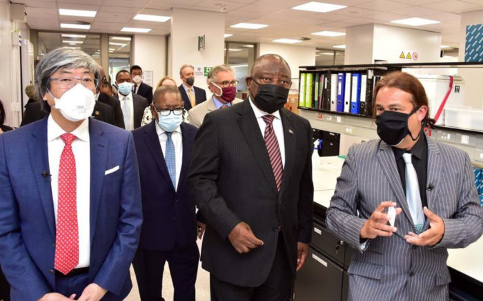 President Cyril Ramaphosa visits the Chan Soon-Shiong Centre for Epidemic Response and Innovation at the University of Stellenbosch on 19 January 2022. Picture: @CyrilRamaphosa/Twitter.