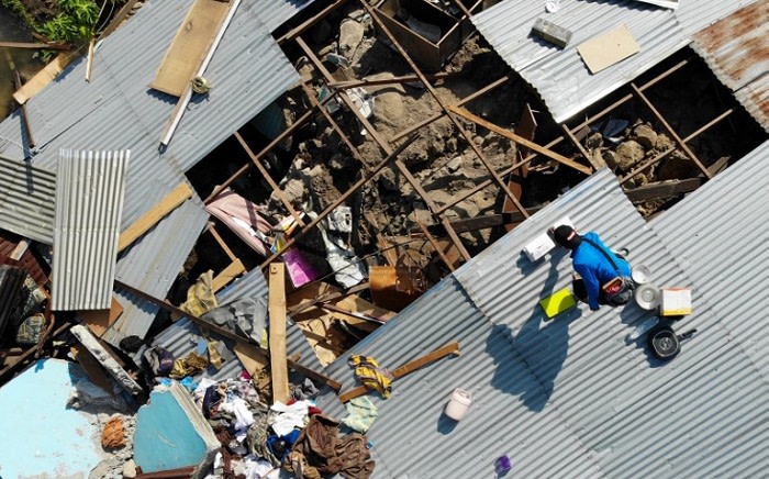 Survivors salvage usable items from the debris of a destroyed house in Palu, Indonesia's central Sulawesi on 2 October 2018, after an earthquake and tsunami hit the area on 28 September. Picture: AFP.