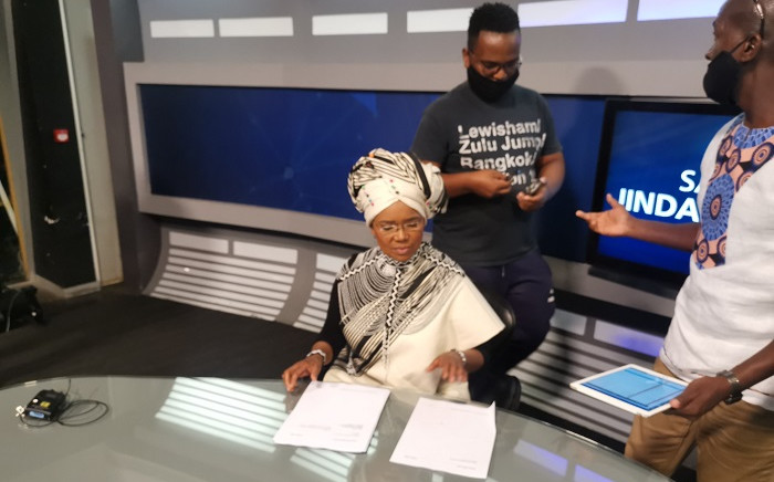 Veteran news anchor Noxolo Grootboom prepares to deliver her last bulletin on Tuesday, 30 March 2021. Picture: @AbongileDumako/Twitter