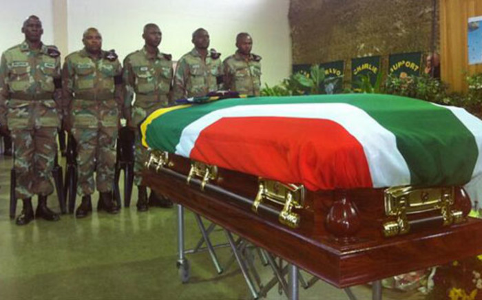 Paratrooper Vusumzi Ngaleka, who was killed in the Central African Republic, is laid to rest in Khayelitsha. Picture: Carmel Loggenberg/EWN