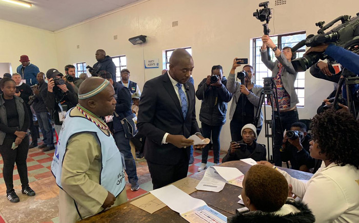DA leader Mmusi Maimane at a voting station in Dobsonville, Soweto, to cast his ballot in the 2019 general elections. Picture: Christa Eybers/EWN