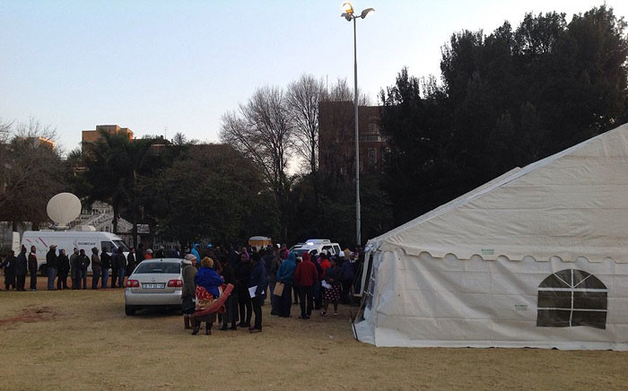 Voting has already started in Joubert Park, Johannesburg, with a small number of people already standing in queues. Picture: Chirsta Eybers/EWN.