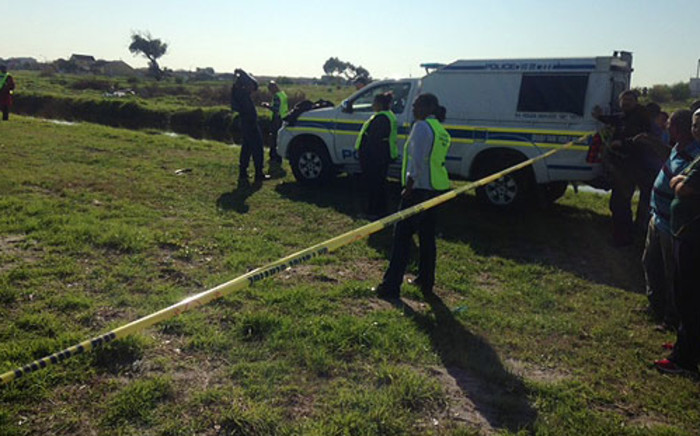 Police cordon off the scene where Olivia van Voeght’s body was found in a vlei in Lotus River on 1 August 2013. Picture: Lauren Isaacs/EWN