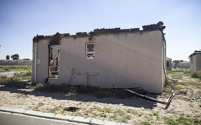 FILE: Land invaders were arrested and charged with public violence and destruction of private property when they invaded a housing estate in Kalkfontein near Kuilsriver in Cape Town on 12 April 2015. Picture: Thomas Holder/EWN