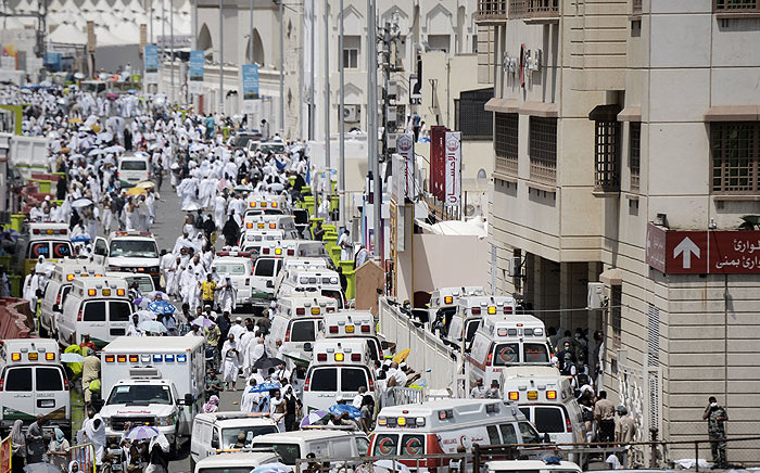 FILE. Saudi ambulances arrive with hajj pilgrims who were injured in a stampede at an emergency hospital in Mina on September 24, 2015. At least 717 people were killed and over 800 injured. Picture: AFP