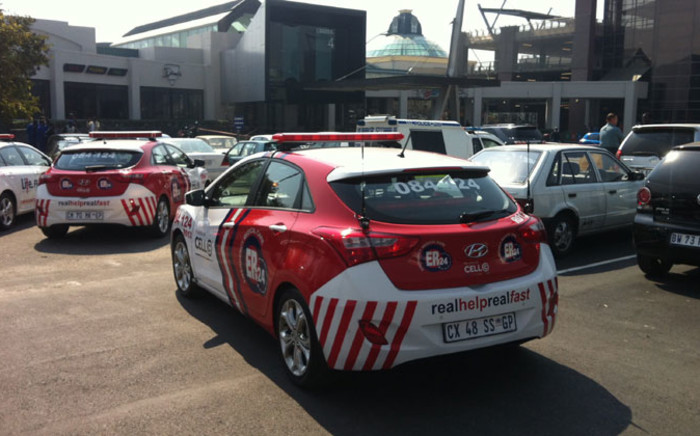 FILE: Police and paramedics on the scene, after attempted robbery at Cresta Mall on 13 August 2014. Picture: Christa Eybers/EWN
