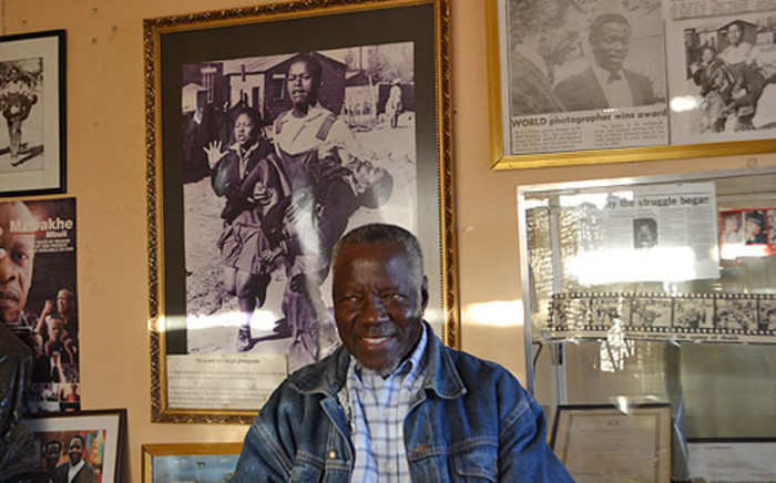 FILE: Former journalist Sam Nzima, with an image of the iconic Hector Pieterson picture he took in 1976, in his home studio in Bushbuckridge Mpumalanga. Picture: EWN