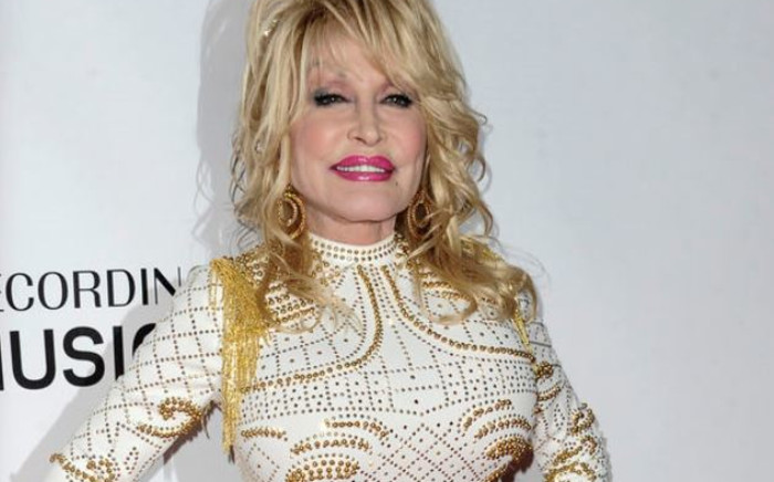 9 to 5 dolly parton isn t slowing down