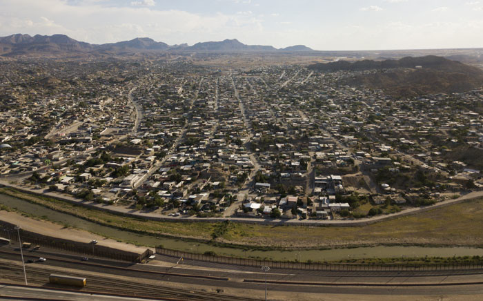 An aerial picture taken on 24 June 2021 shows the Rio Grande river and border wall fencing at the US-Mexico border separating El Paso and the Mexican city of Ciudad Juarez, Chihuahua state, Mexico, in El Paso, Texas. Picture: Patrick T. FALLON/AFP