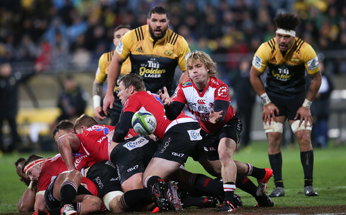 Faf de Klerk of the Lions (2nd R) passes from a ruck during the Super Rugby final match between the Wellington Hurricanes and Lions of South Africa at Westpac Stadium in Wellington on 6 August, 2016. Picture: AFP.